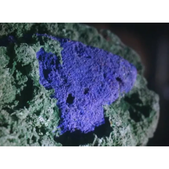 아주라이트의 광물 처리 테스트