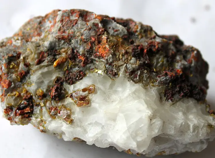 다금속 연관 광석에 대한 통합 광물 처리-야금 테스트